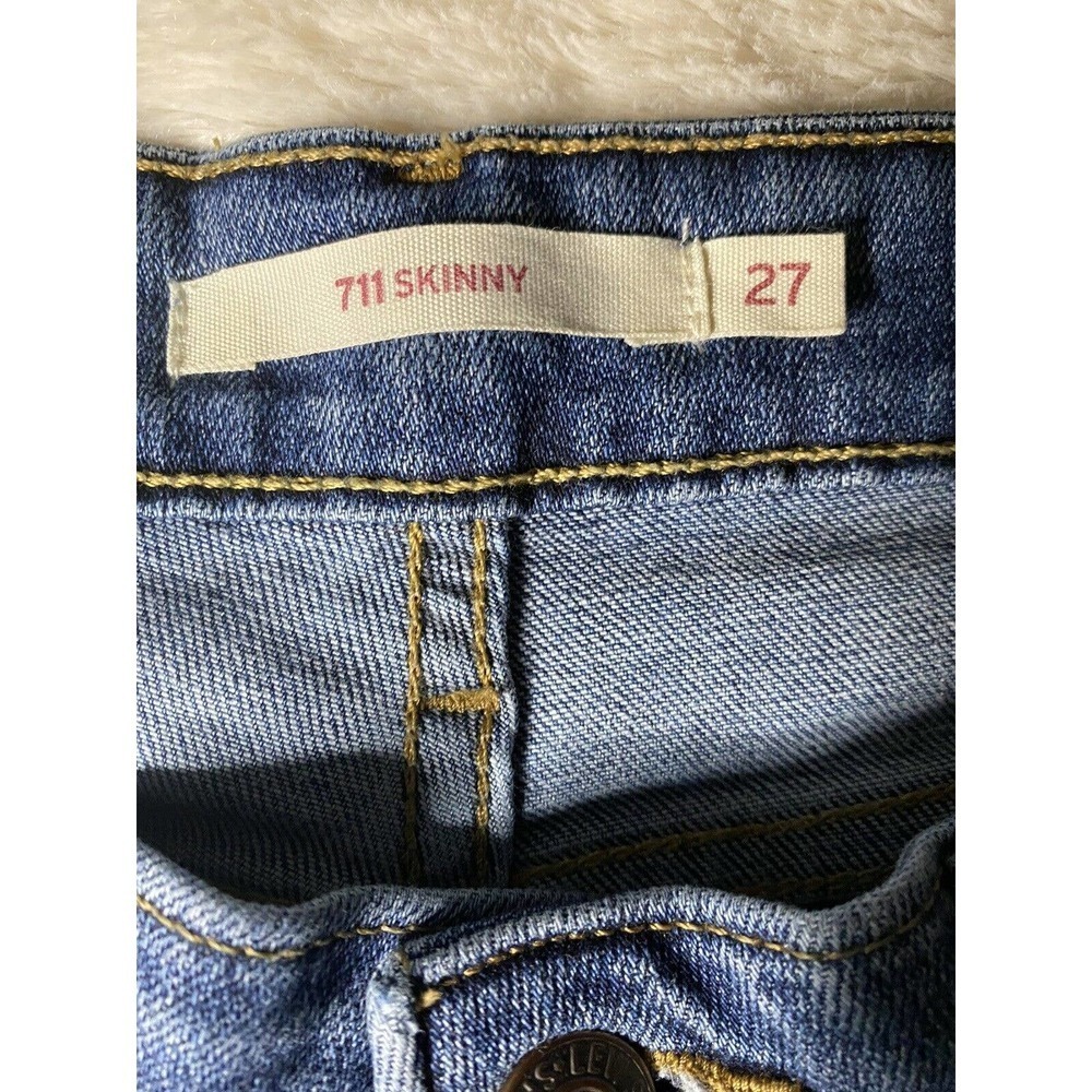 LEVIS 711 Women Midrise Skinny Jeans Sz 27 Light Wash Distressed Raw Hem Ankle - Picture 4 of 7